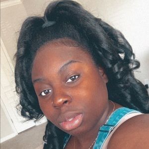 Meet your Posher, Denisha